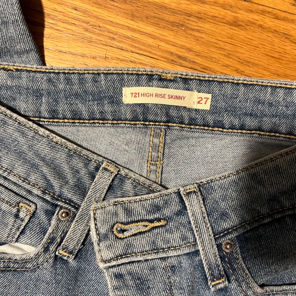 Levi’s 721 High Rise Skinny - Picture 5 of 7